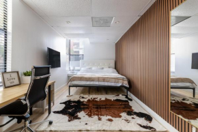 Quiet King bed Westward Room in heart of Pasadena